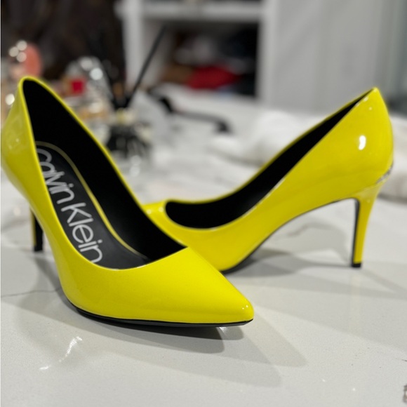 Heels/Pumps - Picture 4 of 6